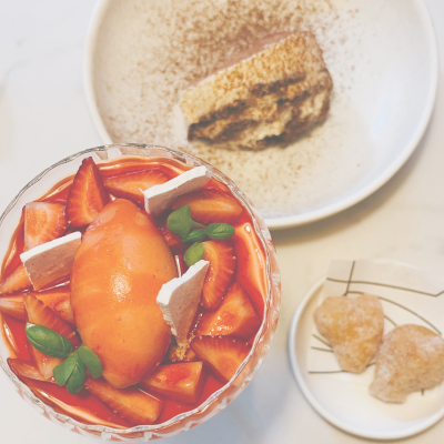 カフェの美味しそうなパフェの写真